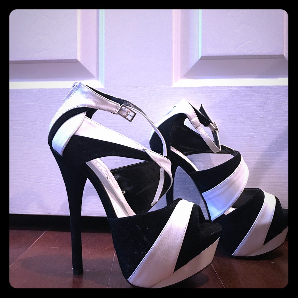 Brand new Black & White platform heels 7